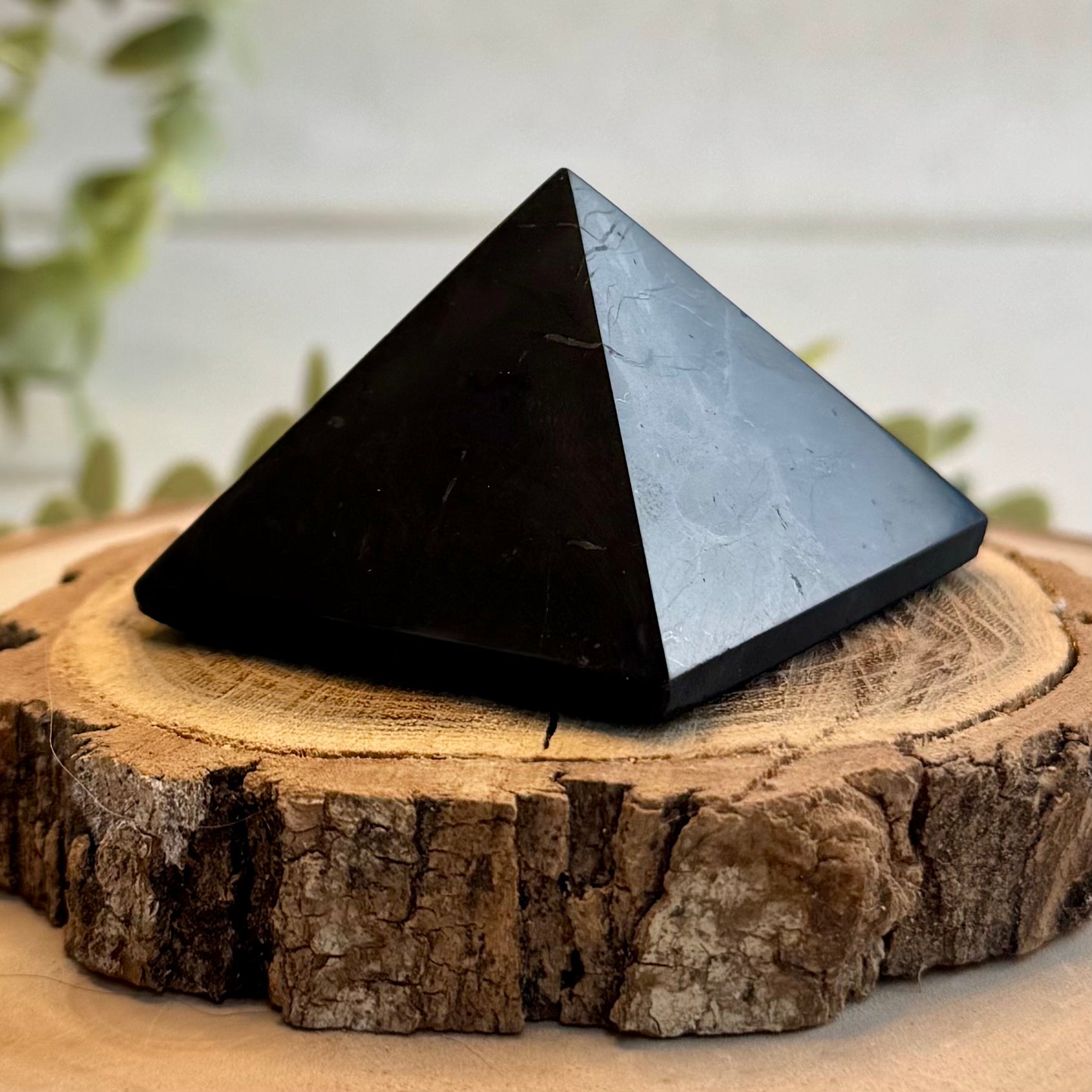 SHUNGITE - Russie - Pyramide polie