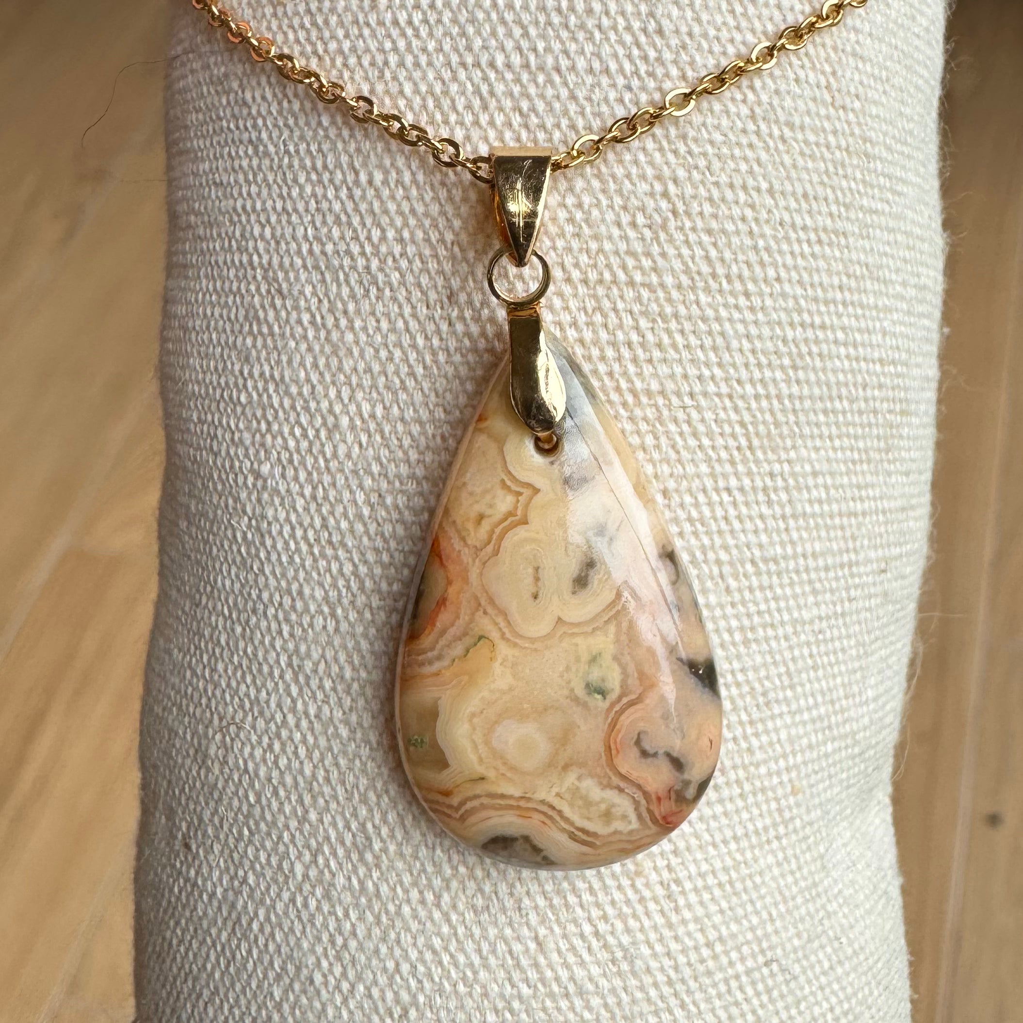 PENDENTIF AGATE CRAZY LACE  - Bélière plaqué or 18K - Chaine acier inoxydable dorée ou cordon cuir