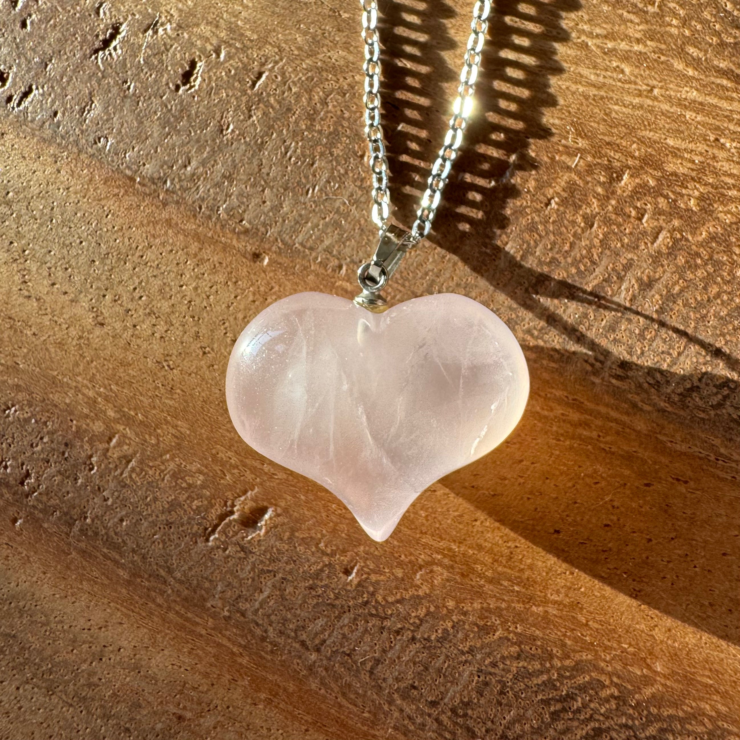 PENDENTIF COEUR QUARTZ ROSE - Bélière  acier inoxydable - Chaine acier inoxydable ou cordon