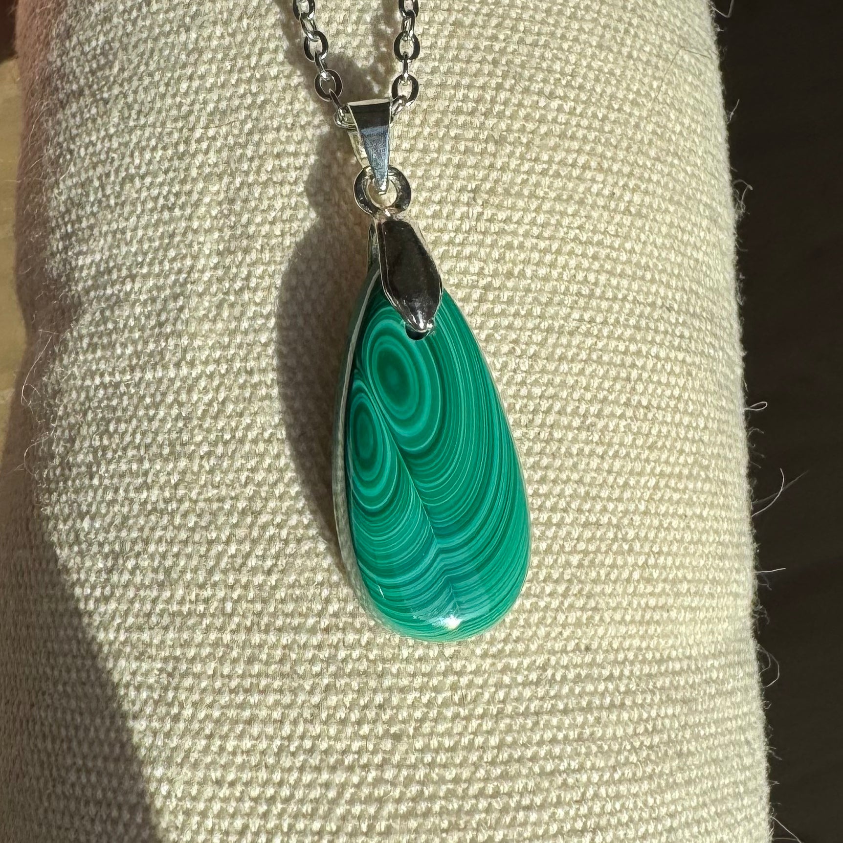 PENDENTIF MALACHITE - Bélière argent 925 - Chaine acier inoxydable ou cordon cuir