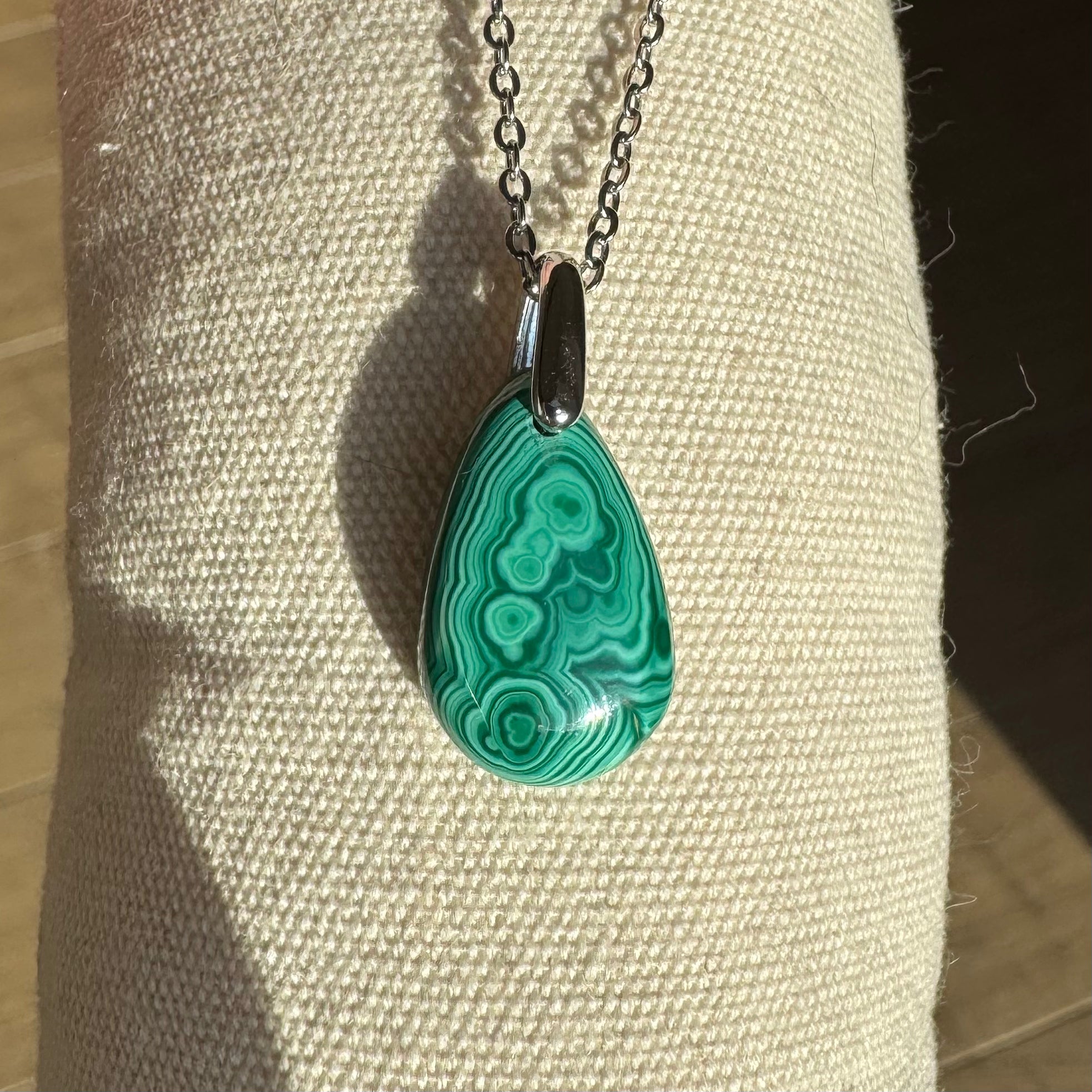 PENDENTIF MALACHITE - Bélière argent 925 - Chaine acier inoxydable ou cordon cuir
