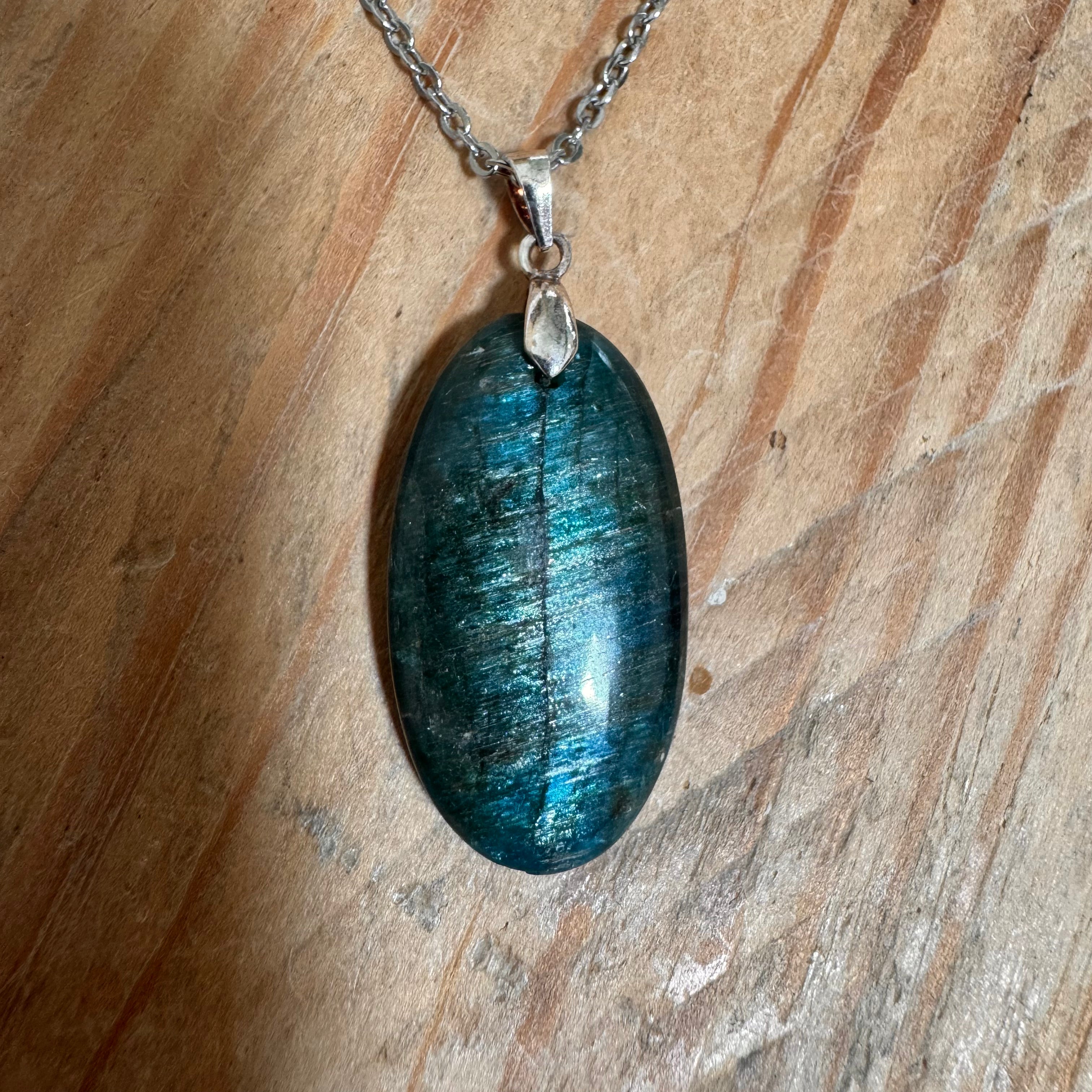 PENDENTIF APATITE BLEUE - AAA - Bélière argent925 - Chaine acier inoxydable ou cordon cuir