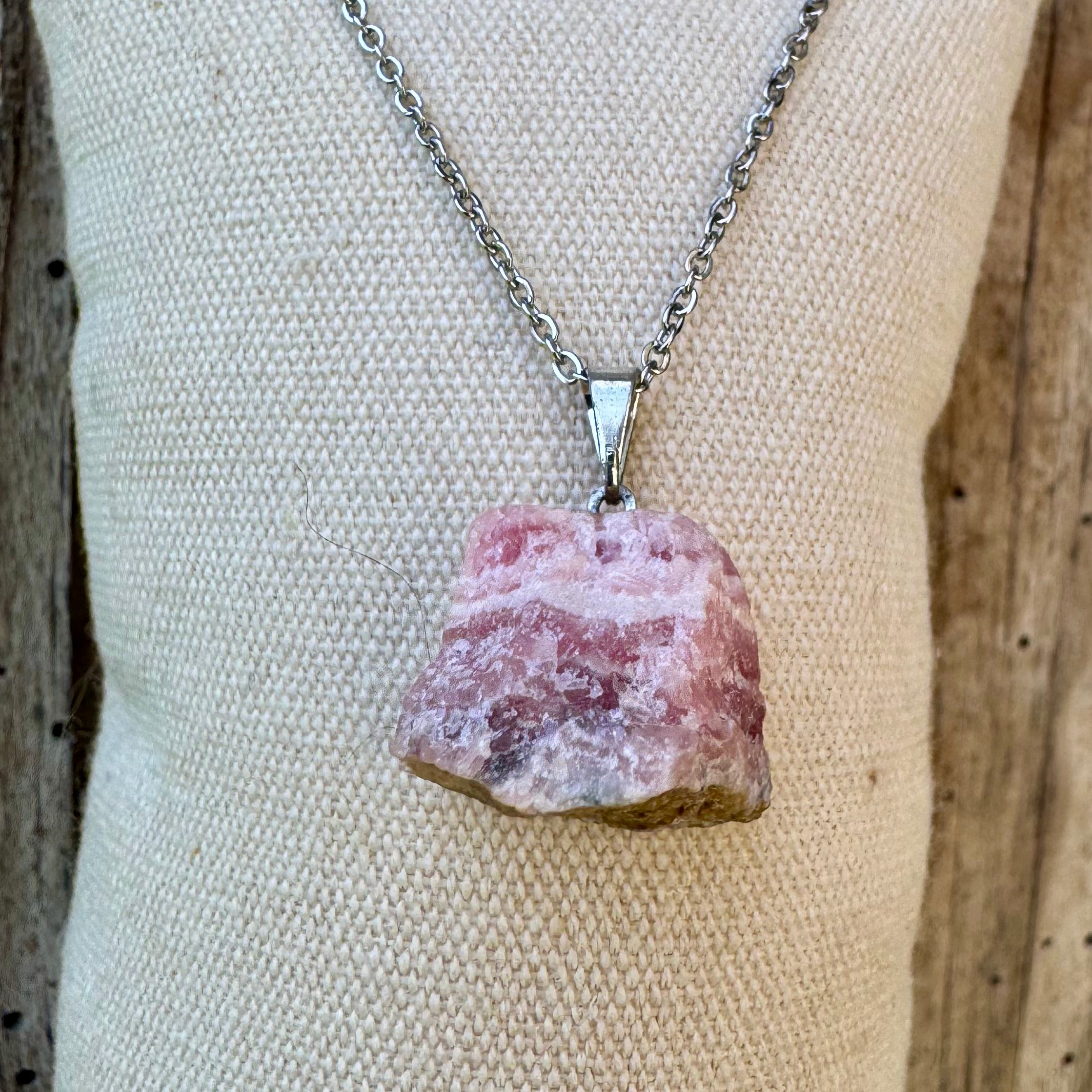 PENDENTIF RHODOCHROSITE BRUTE- Argentine - Bélière Acier - Chaine acier inoxydable ou cordon cuir