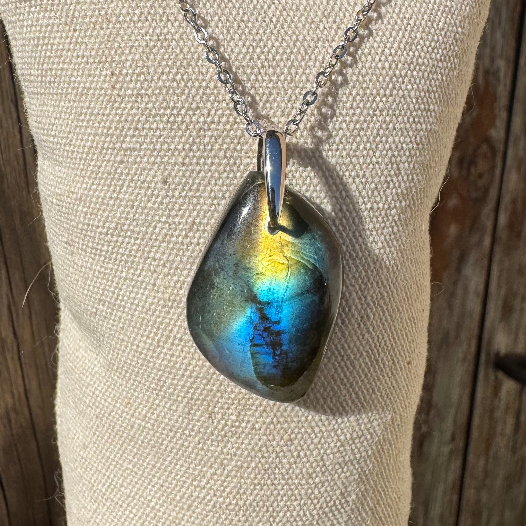 PENDENTIF LABRADORITE - Madagascar - Bélière argent925 - Chaine acier inoxydable ou cordon cuir
