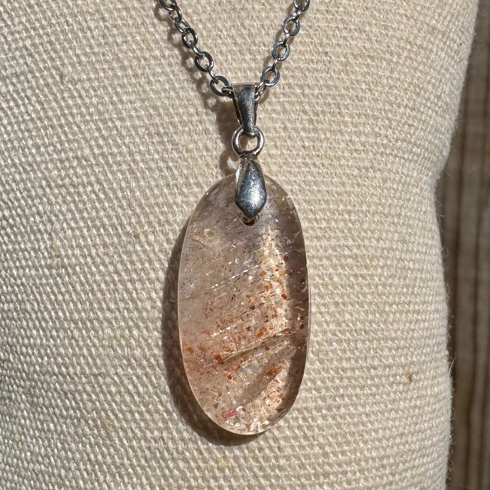 PENDENTIF PIERRE DE SOLEIL - AAA - Bélière argent925 - Chaine acier inoxydable
