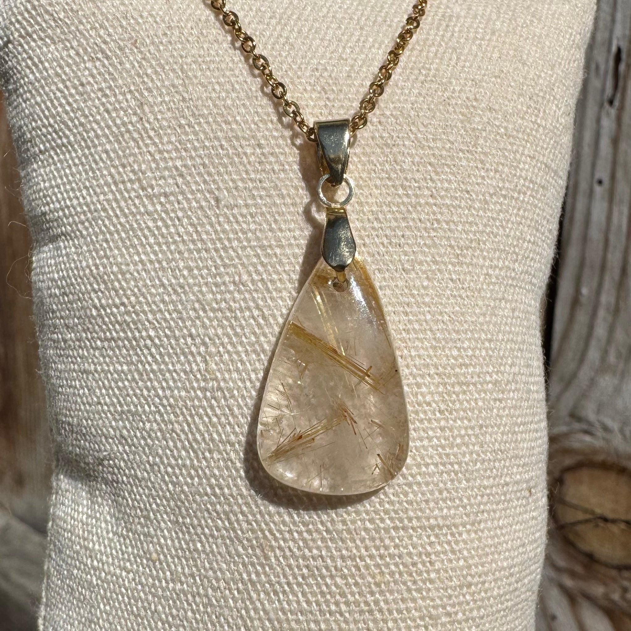 PENDENTIF QUARTZ RUTILE - Bélière plaqué or - Chaine acier doré inoxydable
