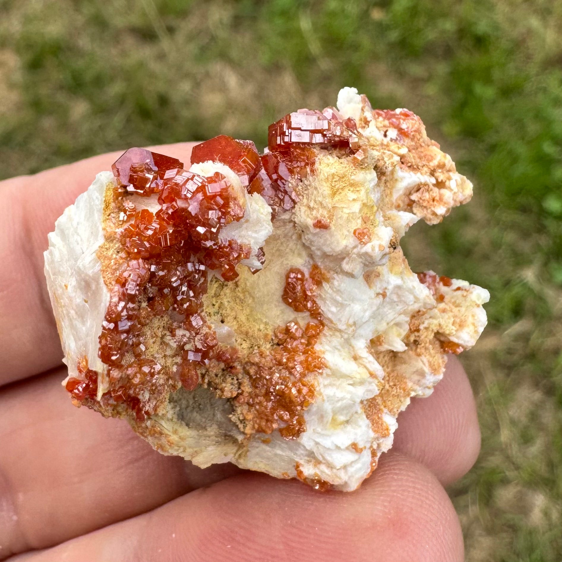 VANADINITE SUR BARYTINE - Maroc- Pierre brute