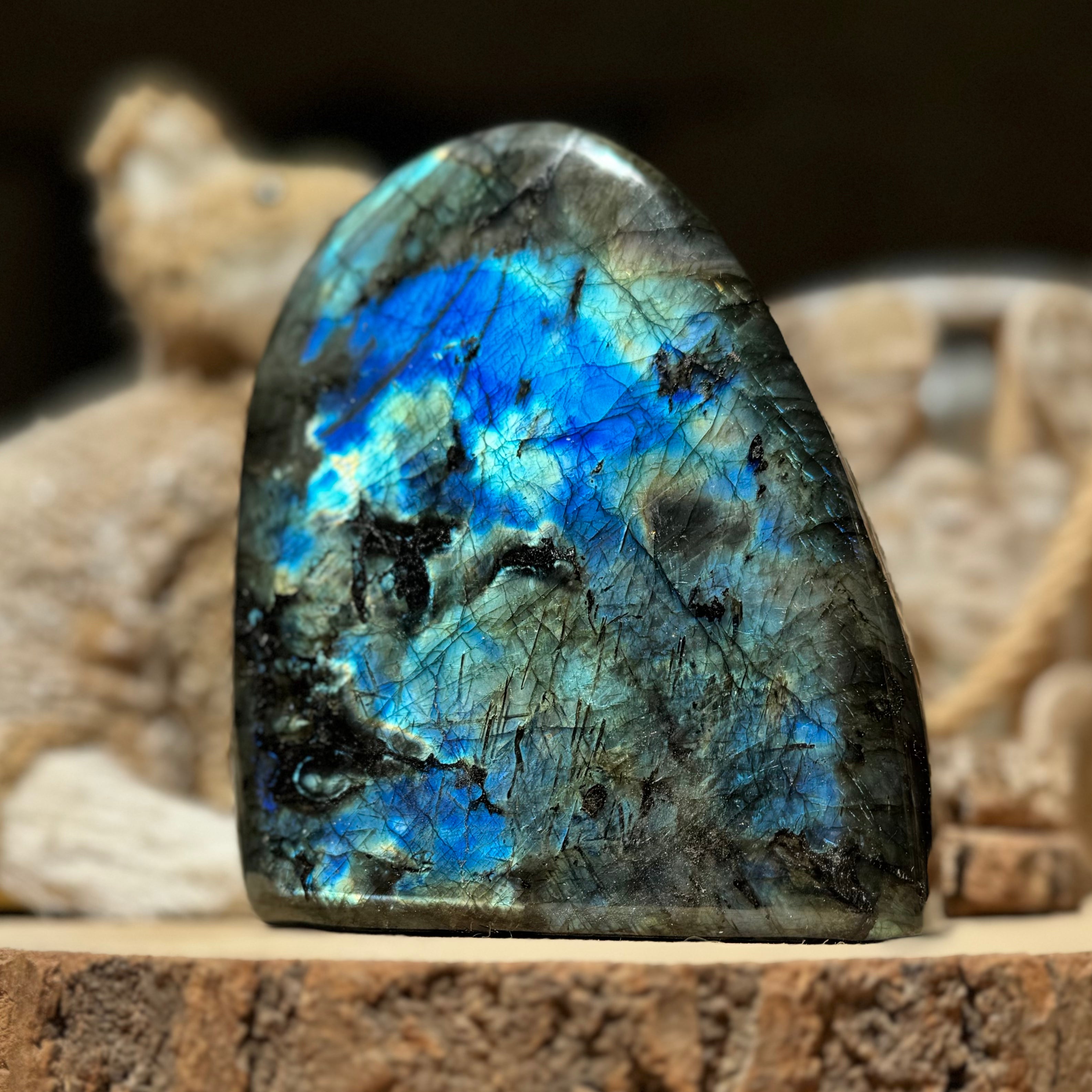 LABRADORITE - AA - Madagascar -