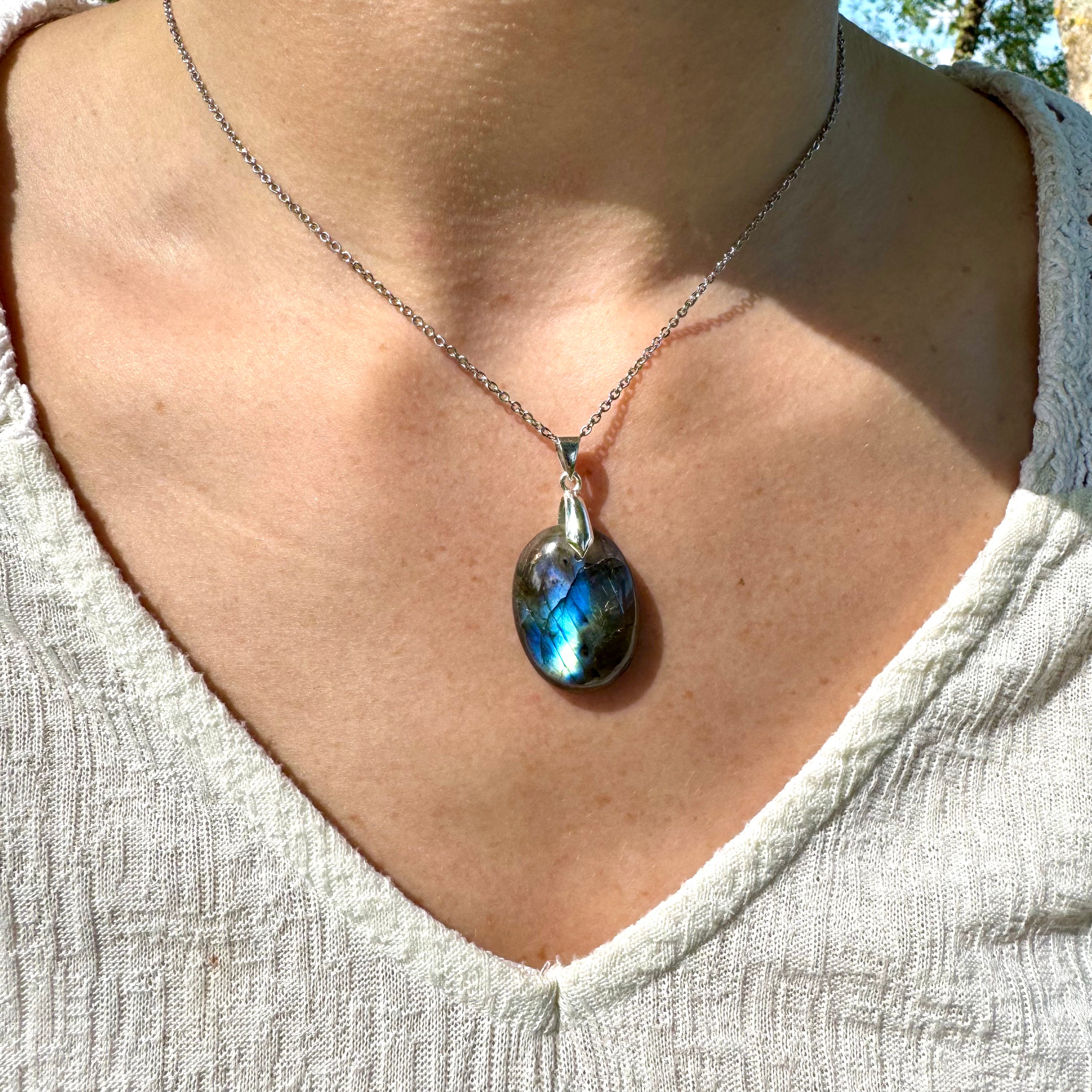 PENDENTIF LABRADORITE - AA - Madagascar - Bélière argent925 - Chaine acier inoxydable ou cordon cuir