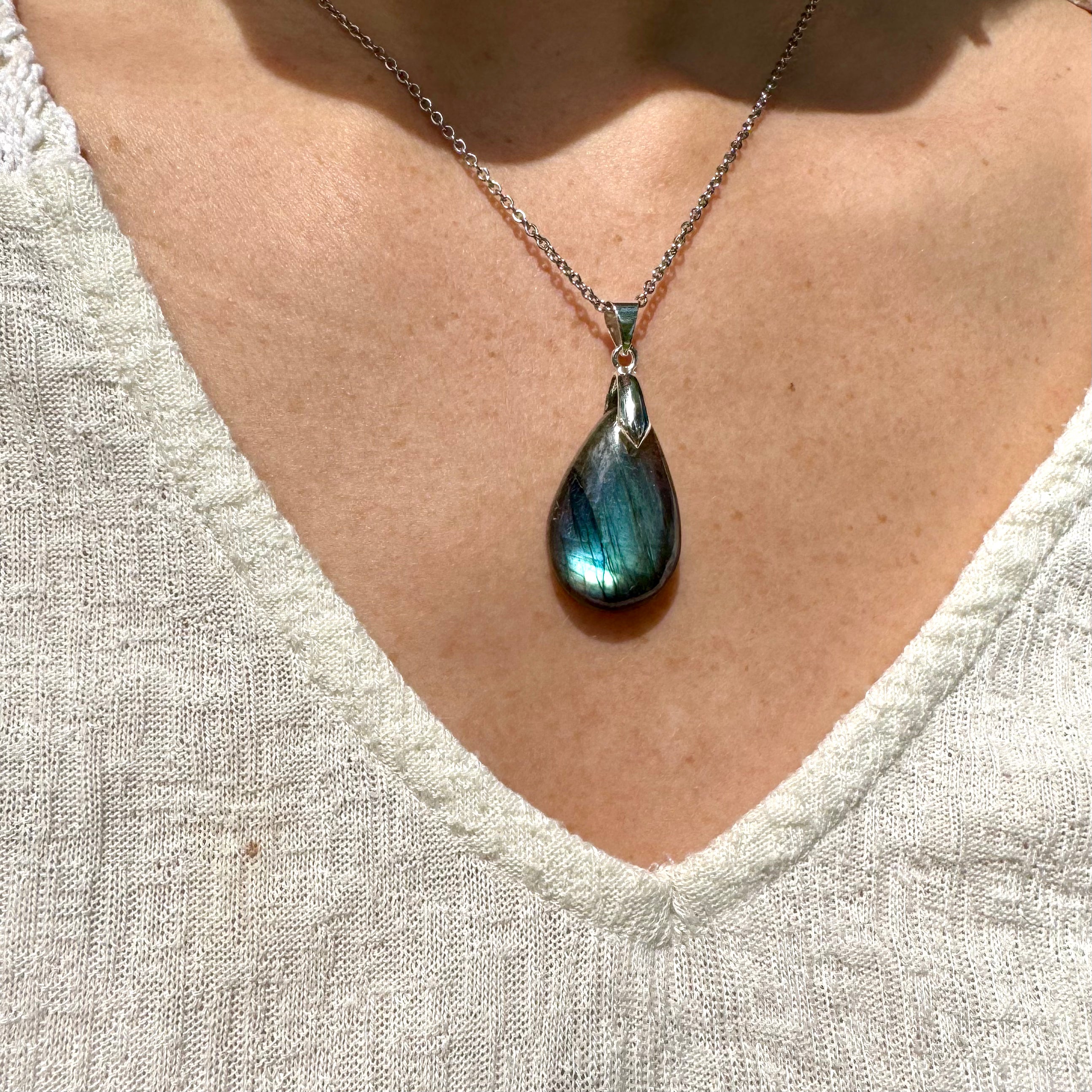 PENDENTIF LABRADORITE - AA - Madagascar - Bélière argent925 - Chaine acier inoxydable ou cordon cuir