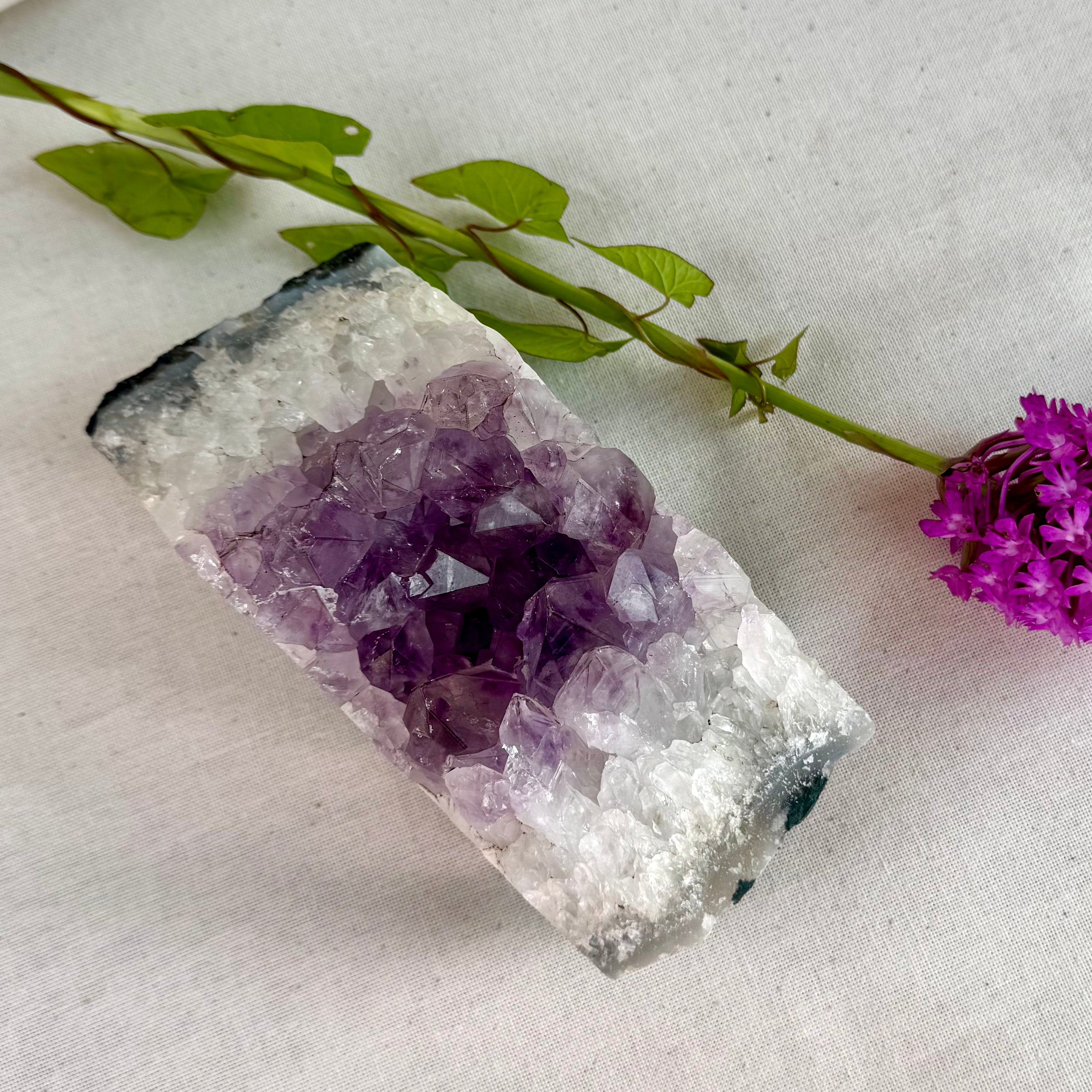 AMETHYSTE - Brésil   15,5 x 5,5cm - 1,240kg