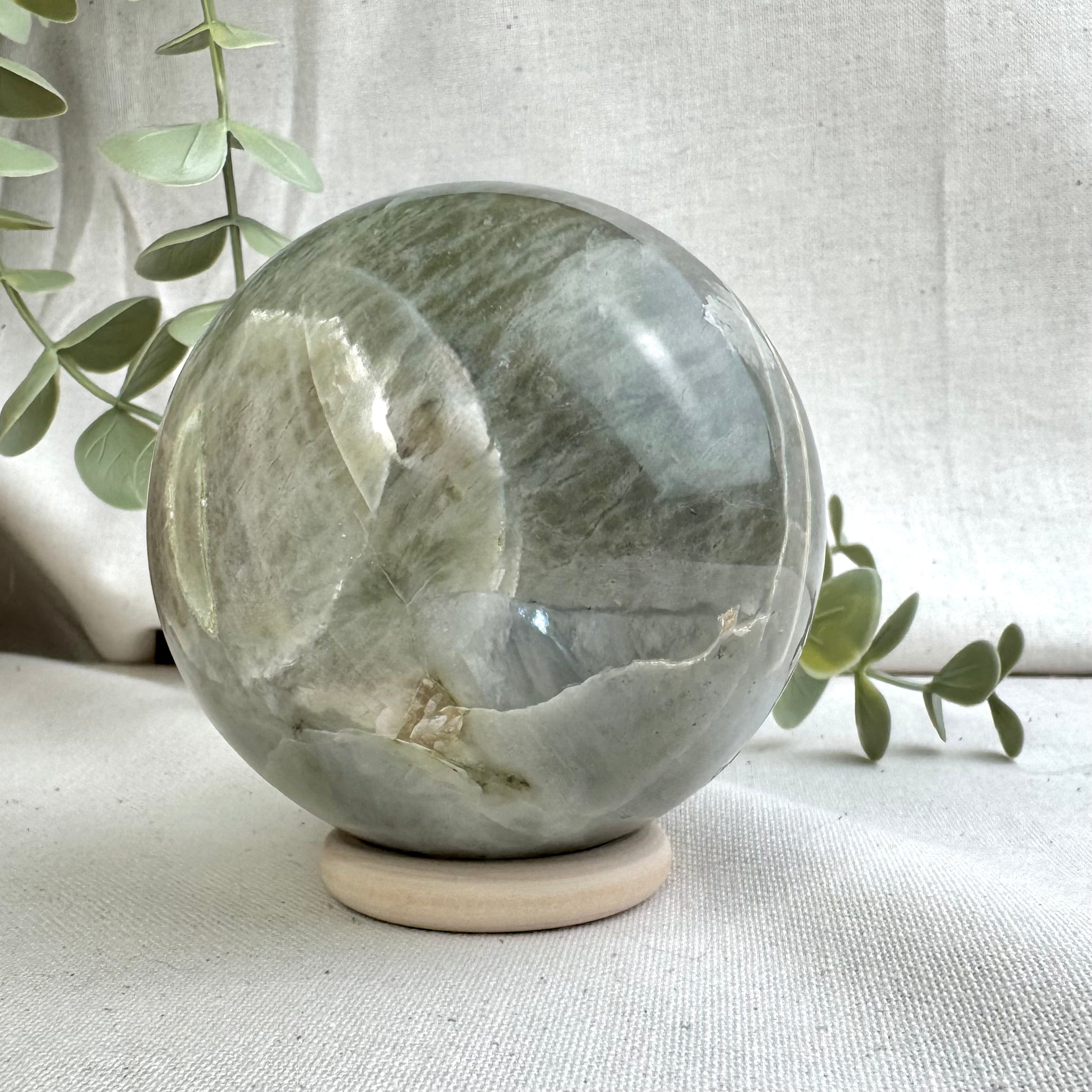 GARNIÉRITE (PIERRE DE LUNE VERTE) - A - Madagascar - Sphère