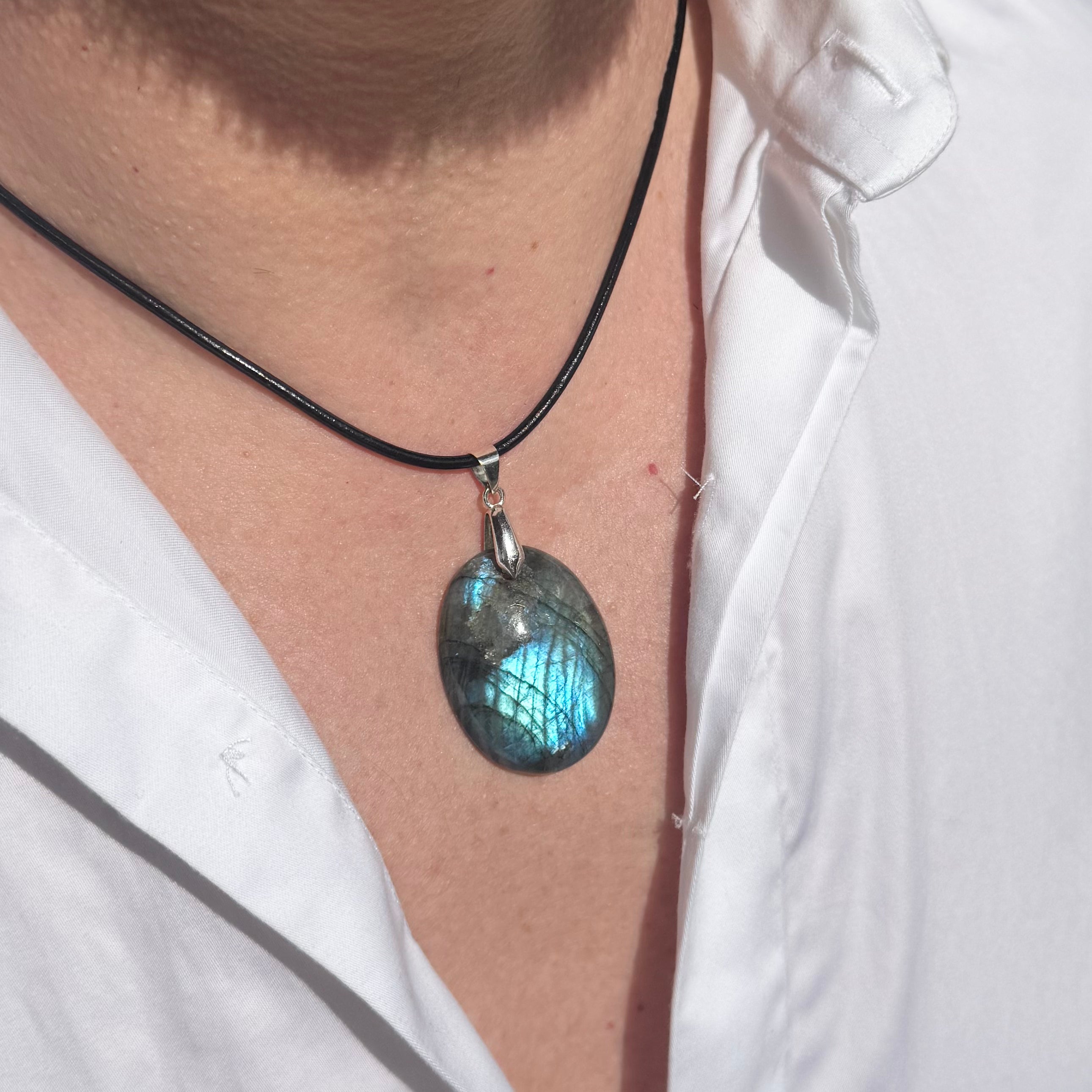 PENDENTIF LABRADORITE - AA - Madagascar - Bélière argent925 - Cordon cuir ou Chaine acier inoxydable