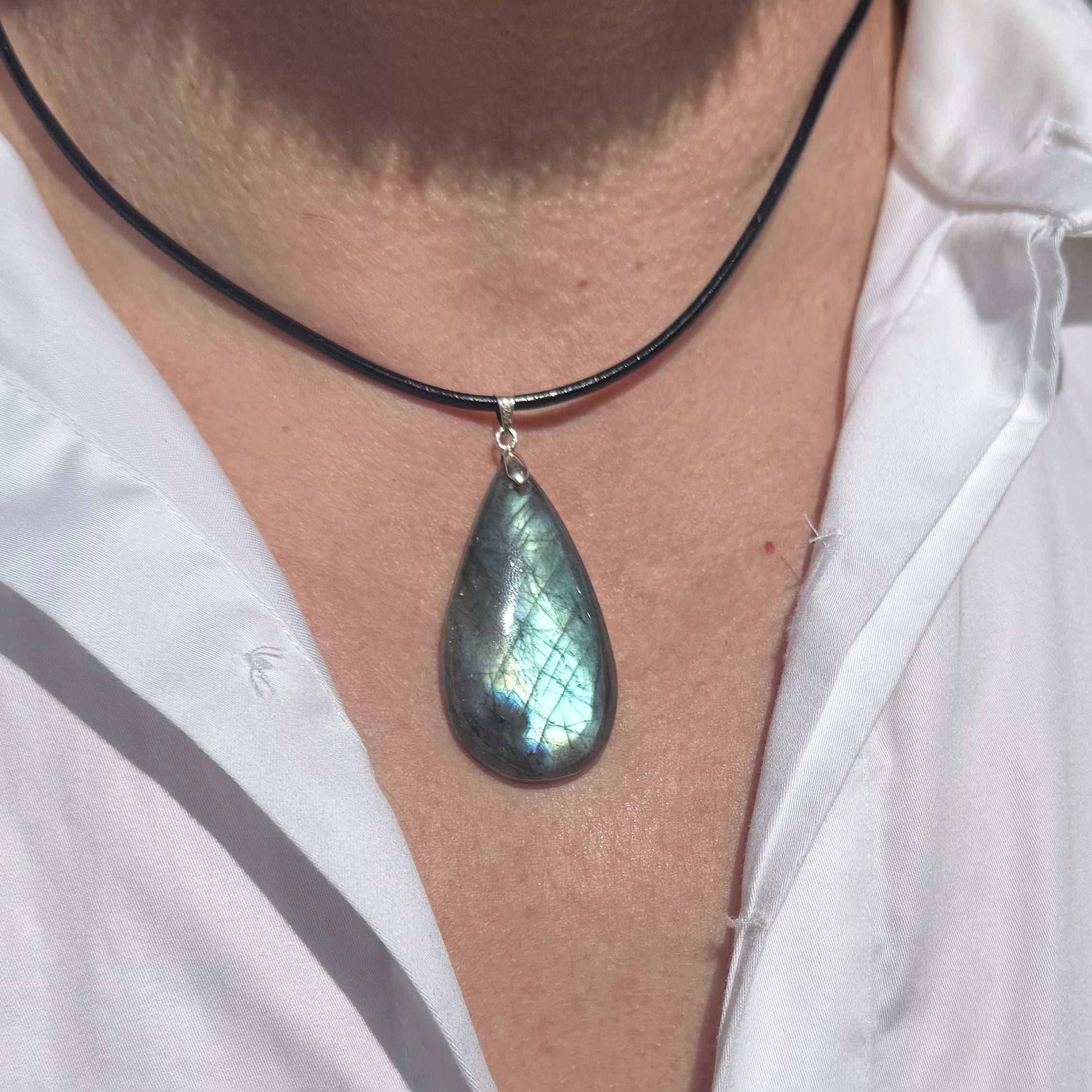 PENDENTIF LABRADORITE - AA - Madagascar - Bélière argent925 - Cordon cuir ou Chaine acier inoxydable