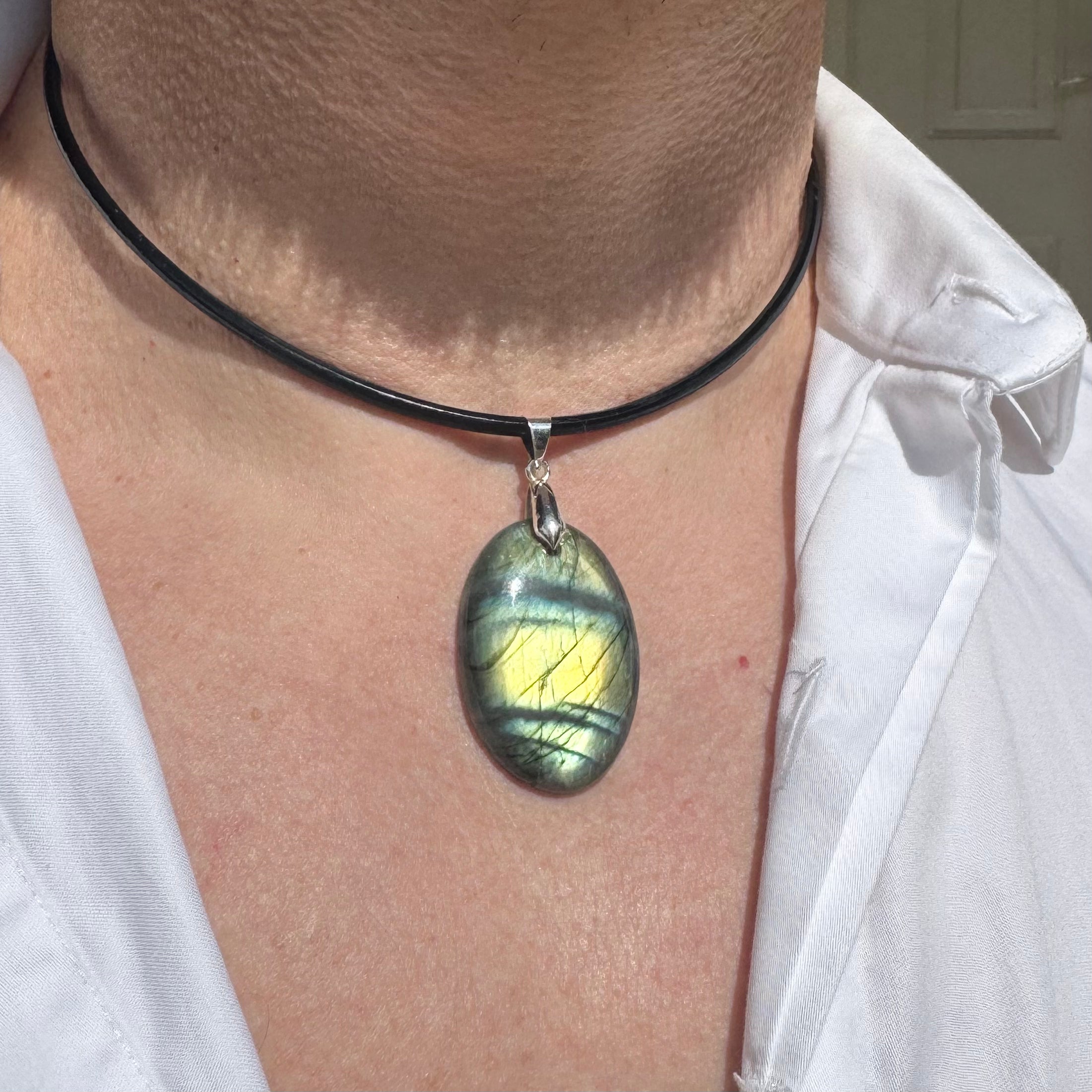 PENDENTIF LABRADORITE - AA - Madagascar - Bélière argent925 - Cordon cuir ou Chaine acier inoxydable