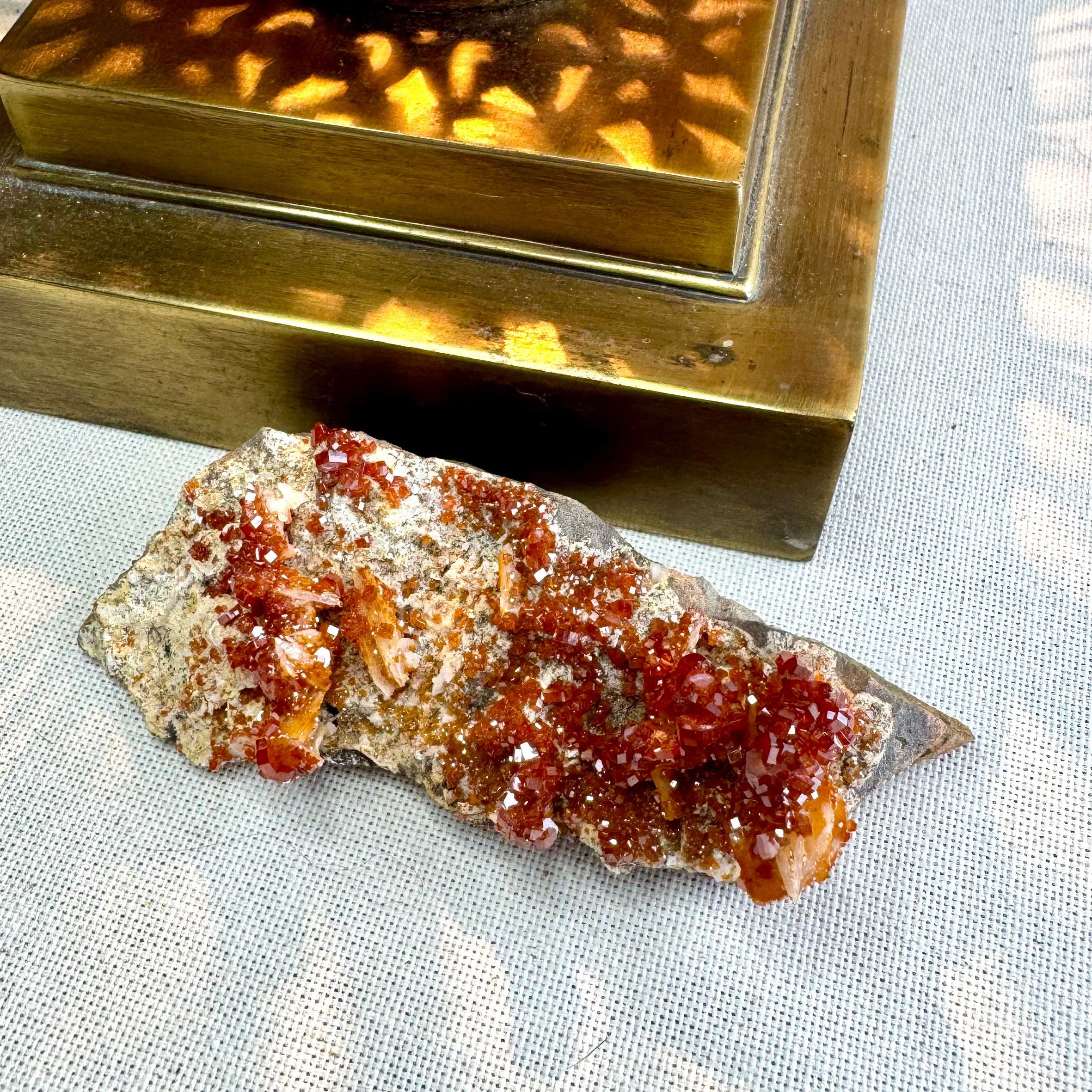 VANADINITE SUR BARYTE- AA - MAROC- Pierre brute