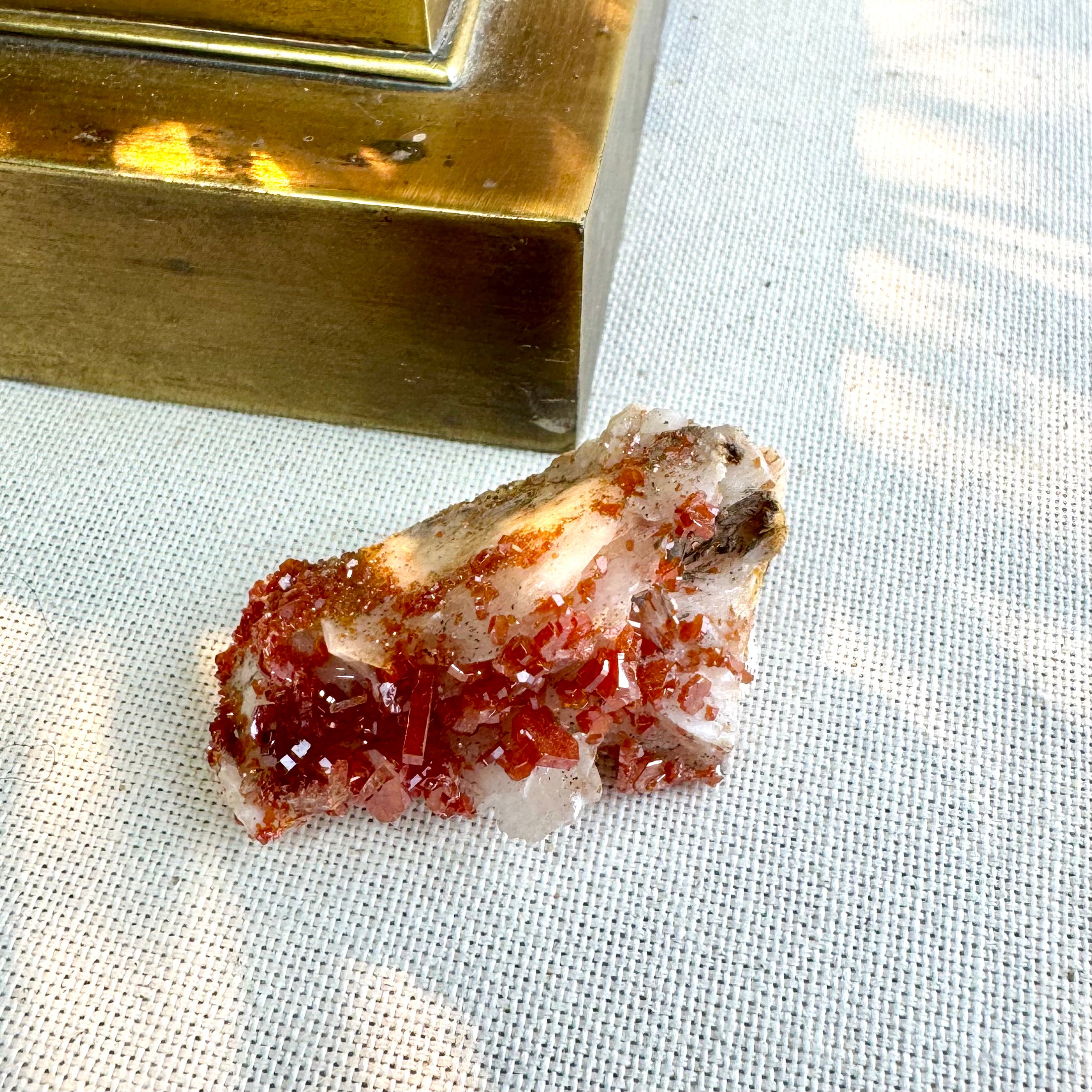 VANADINITE SUR BARYTE- AA - MAROC- Pierre brute
