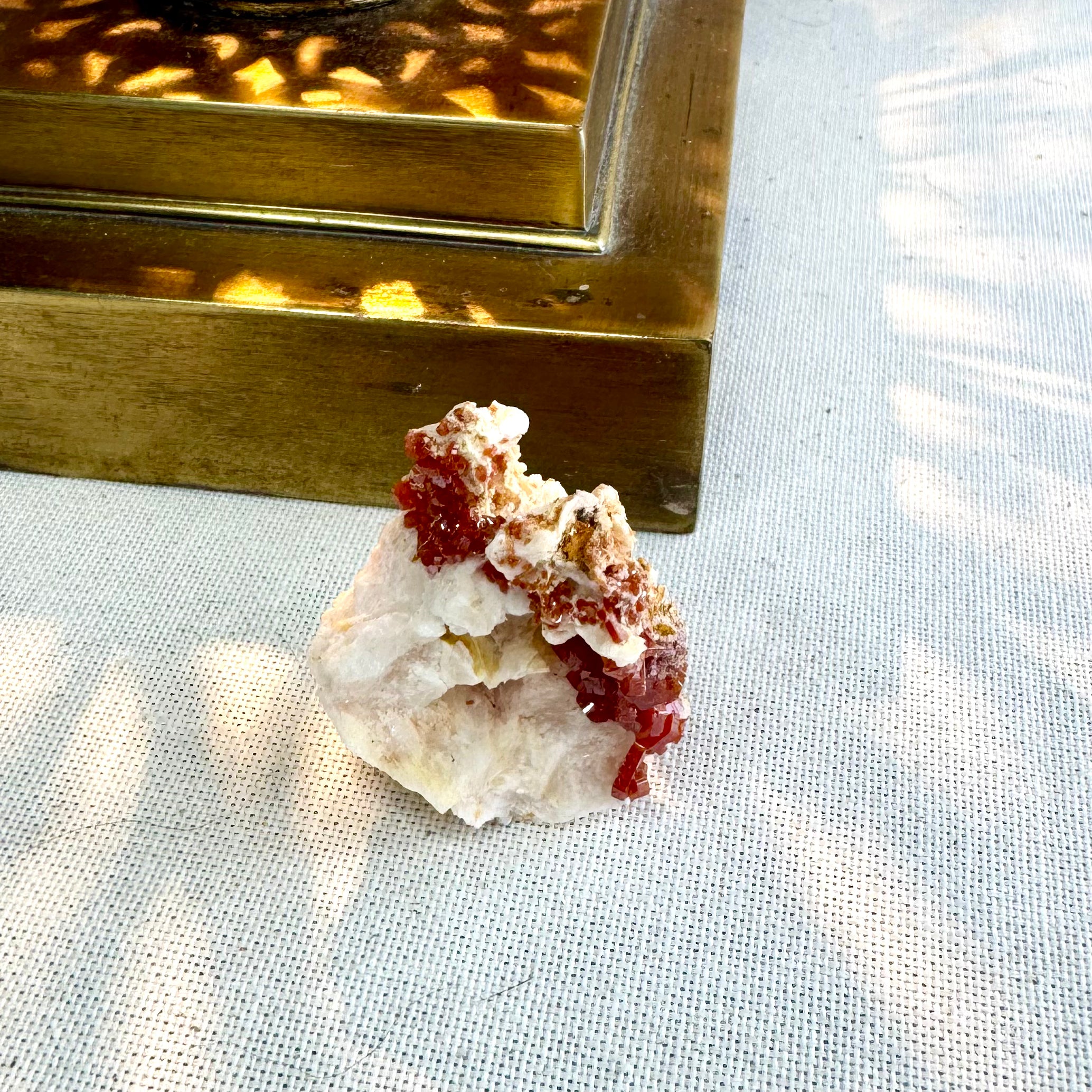 VANADINITE SUR BARYTE- AA - MAROC- Pierre brute