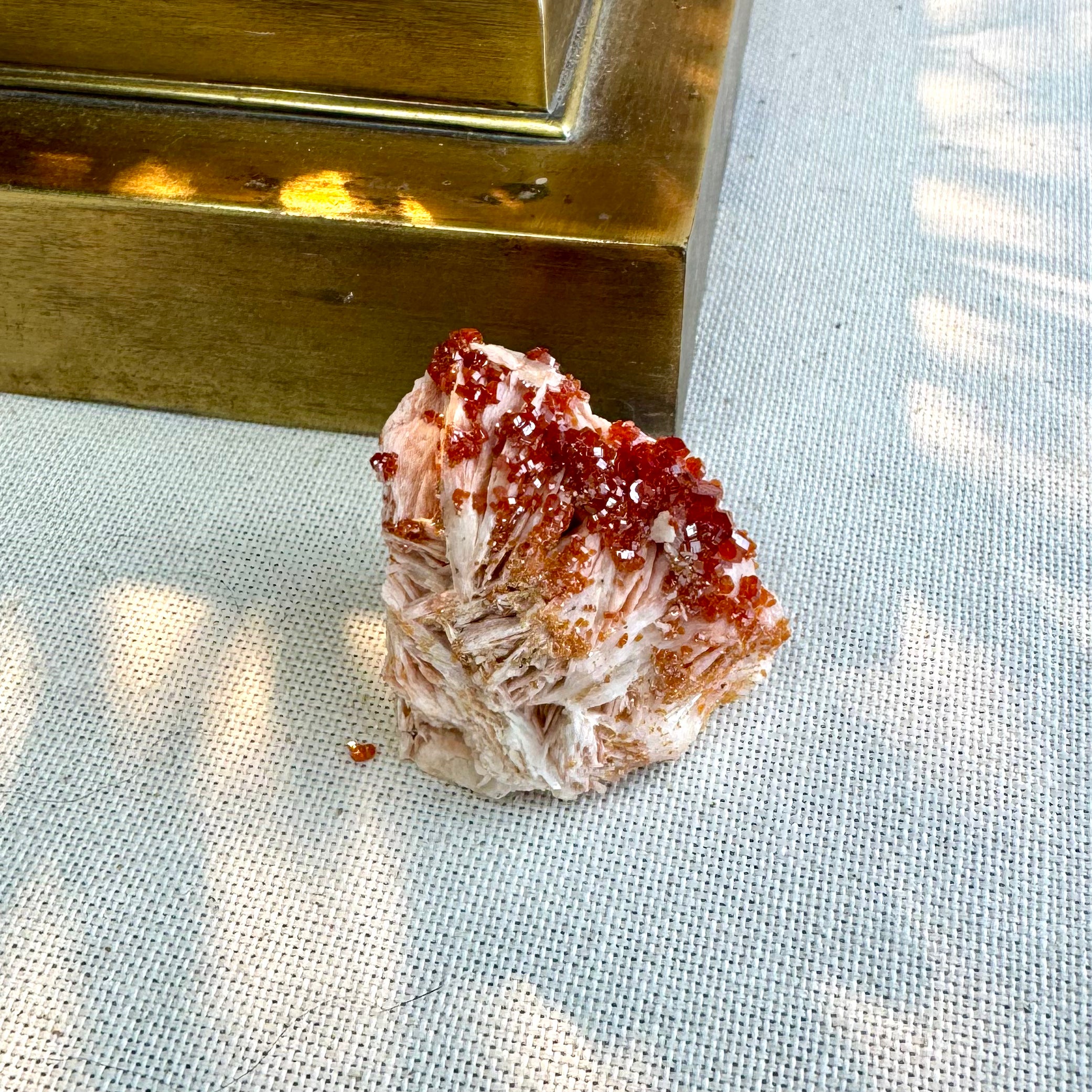 VANADINITE SUR BARYTE- AA - MAROC- Pierre brute
