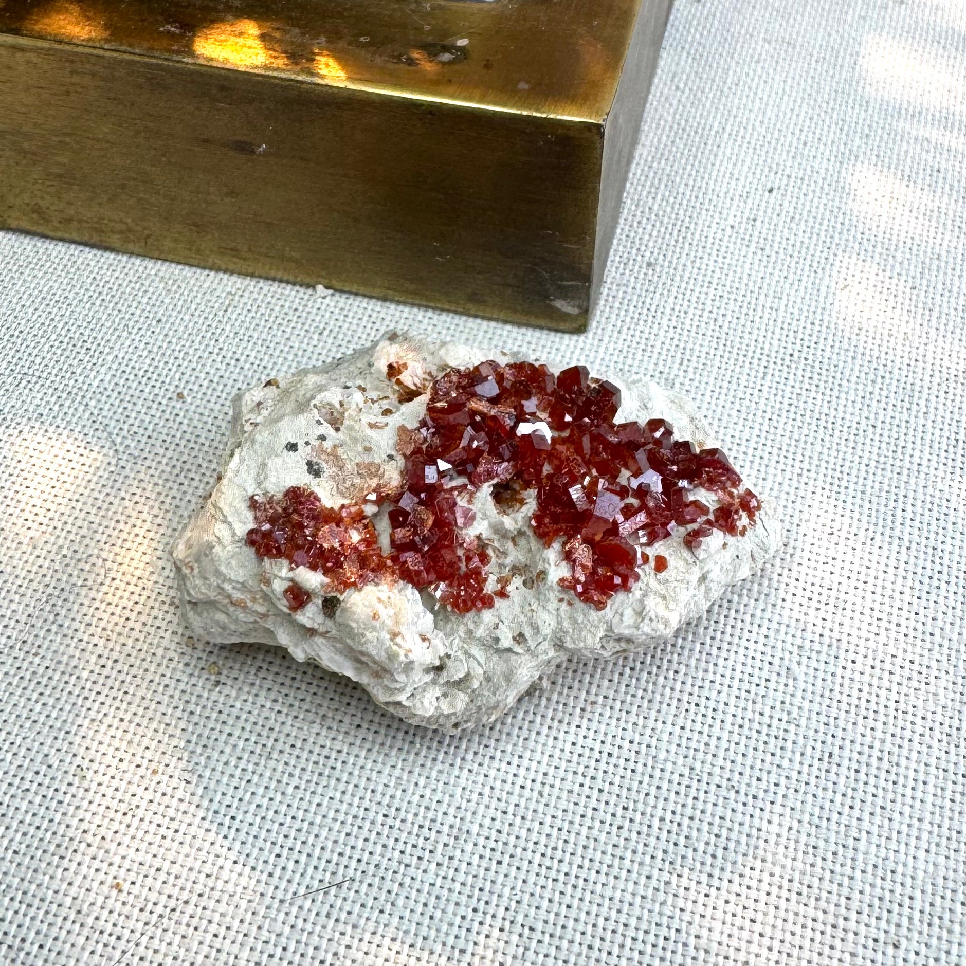 VANADINITE SUR BARYTE- AA - MAROC- Pierre brute