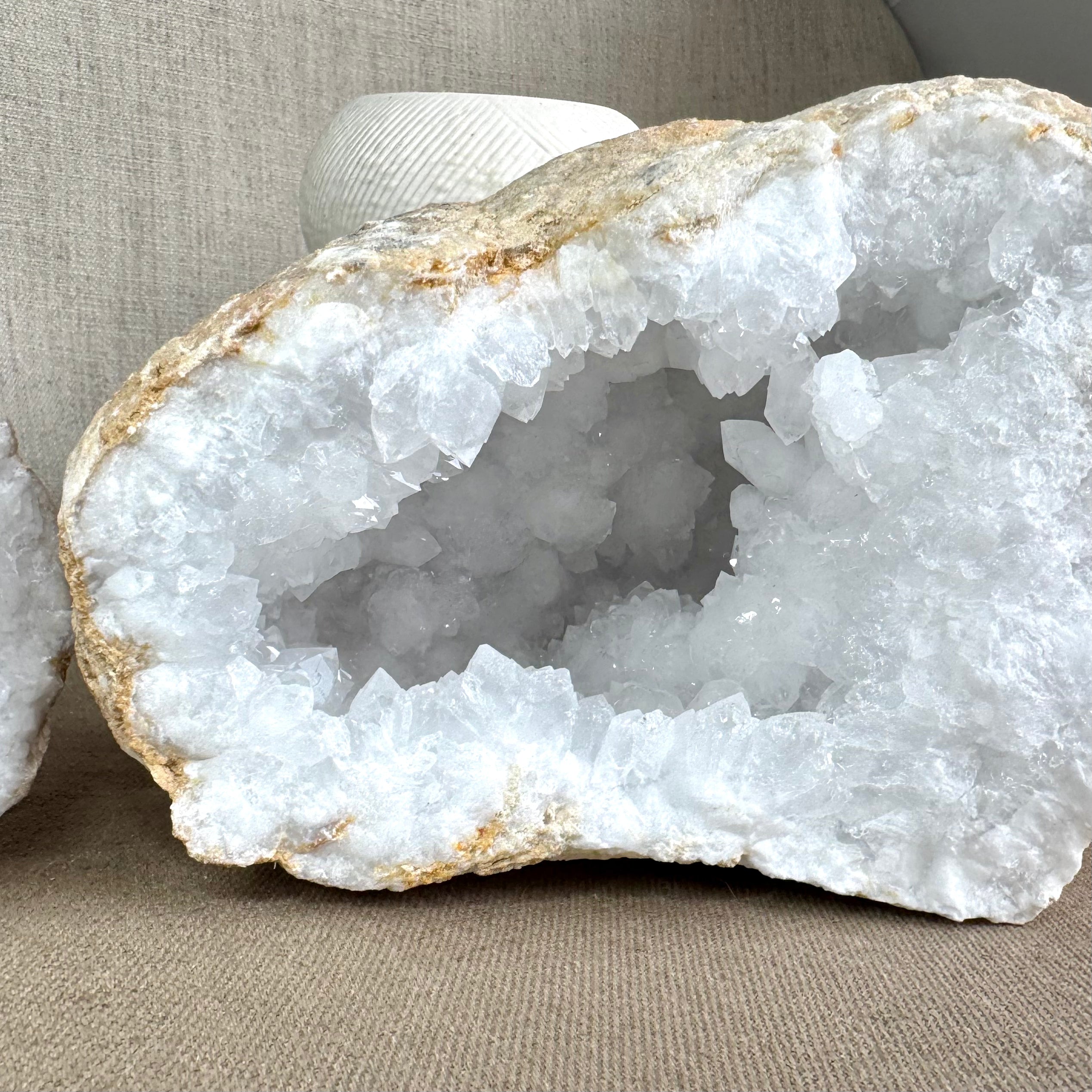 GÉODE CRISTAL DE ROCHE - AAA - Maroc -GÉODE entière