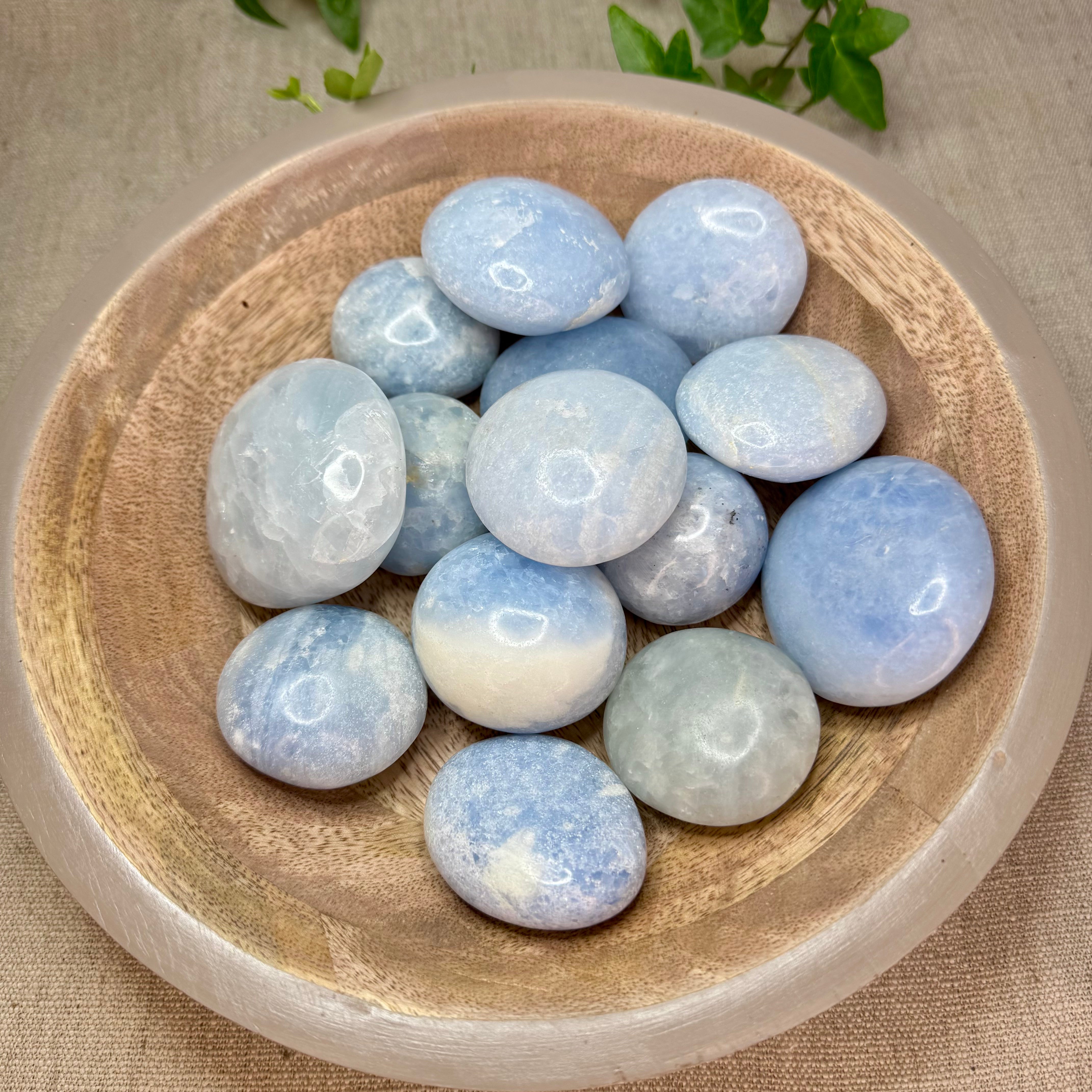 CALCITE BLEUE - A - Madagascar - Galets